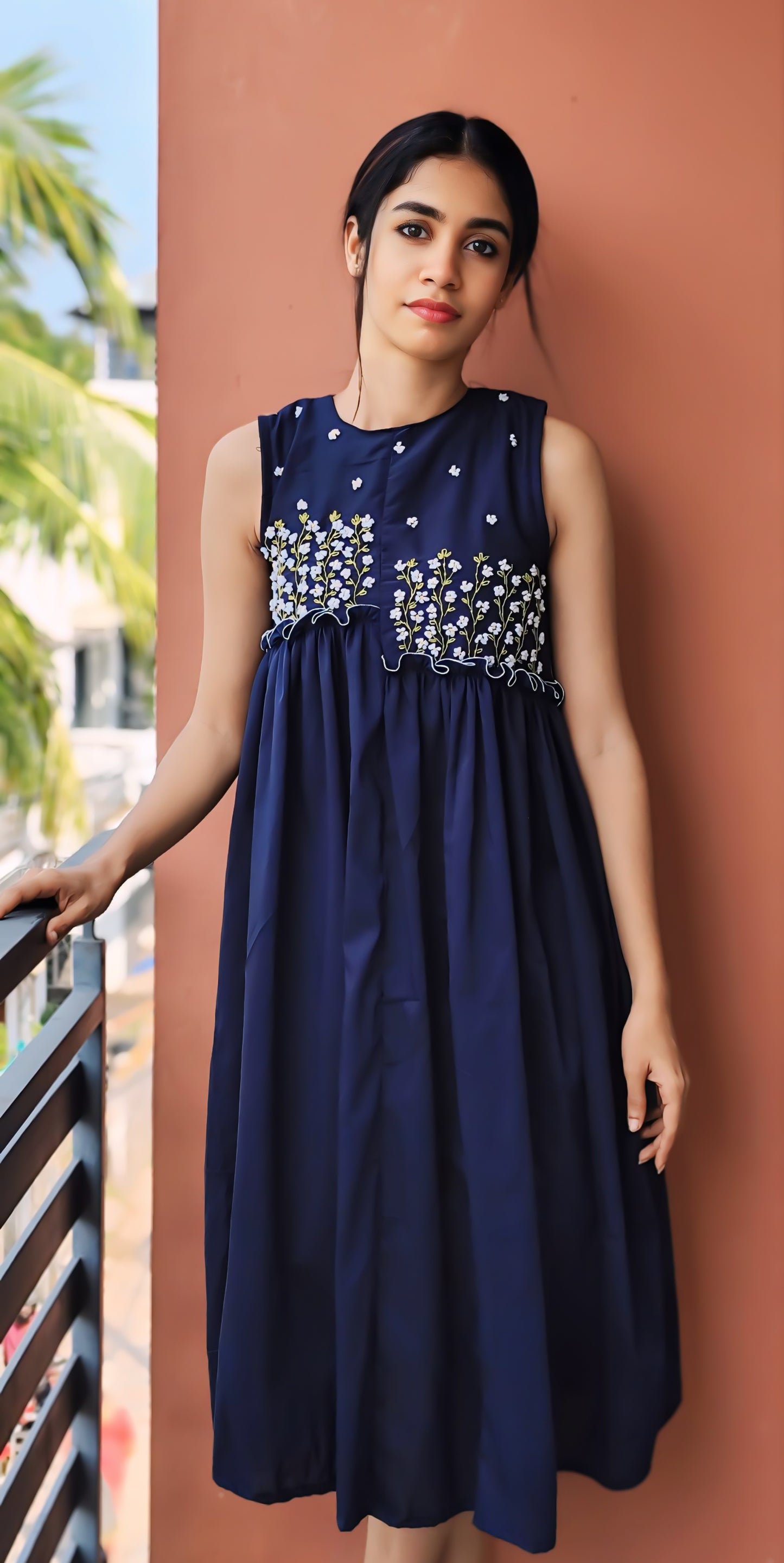 Hand embroidery gathered midi dress