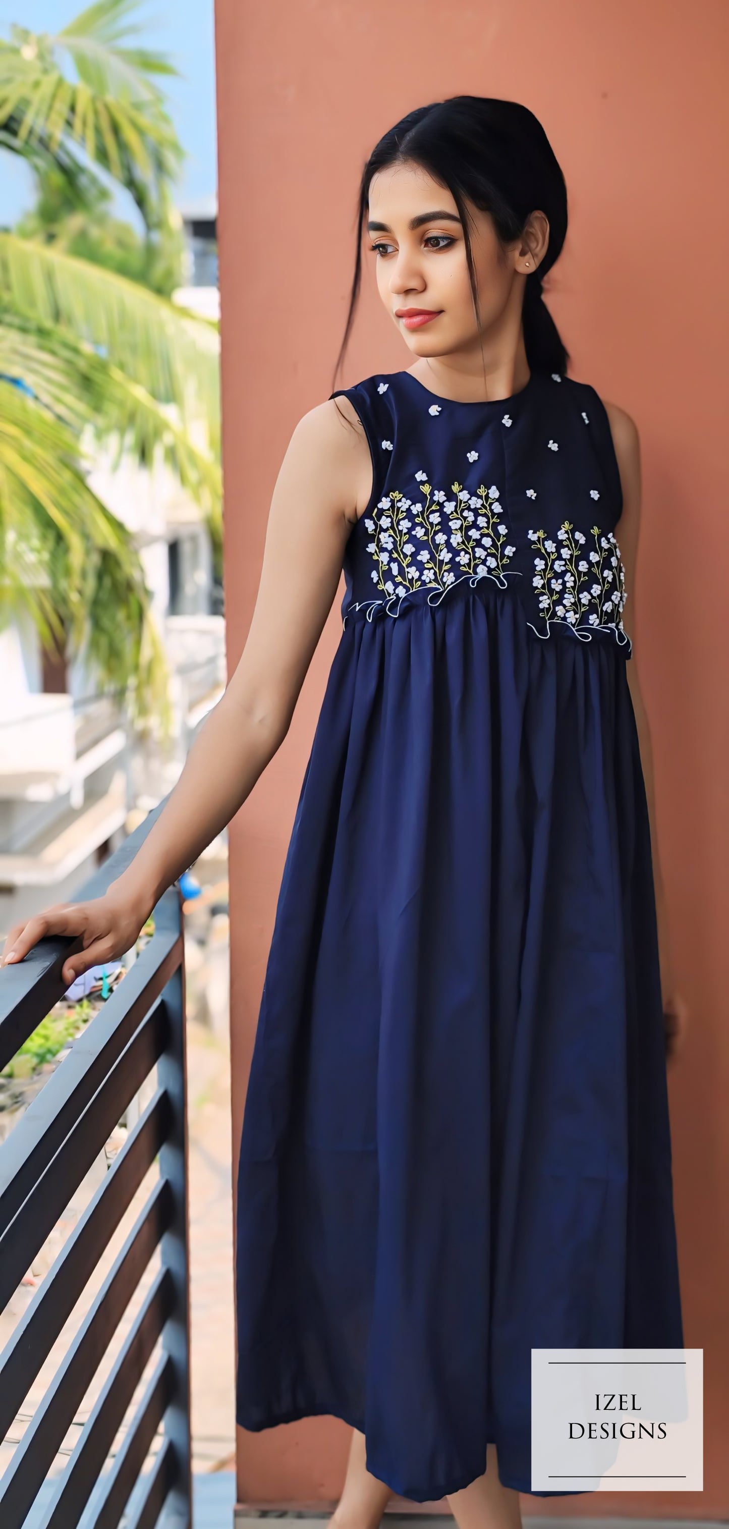 Hand embroidery gathered midi dress