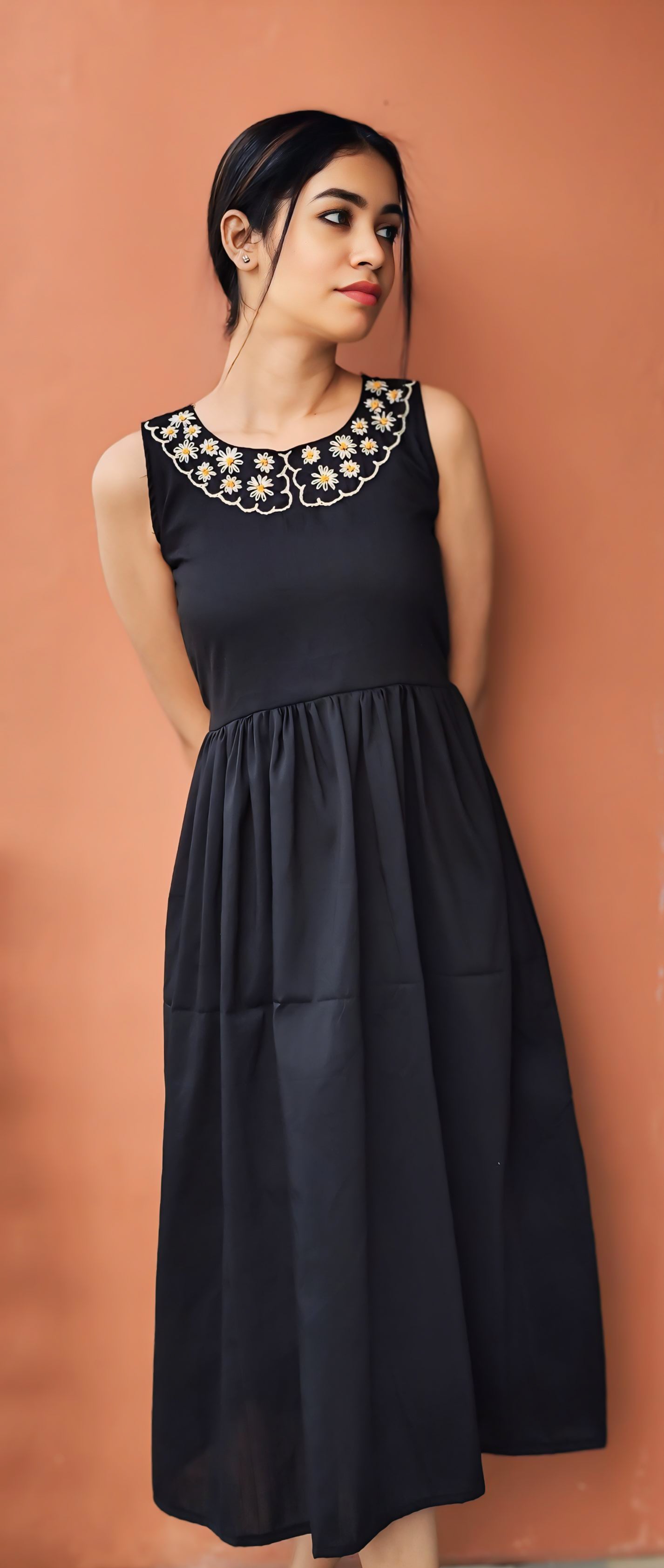 Hand embroidery gathered midi dress