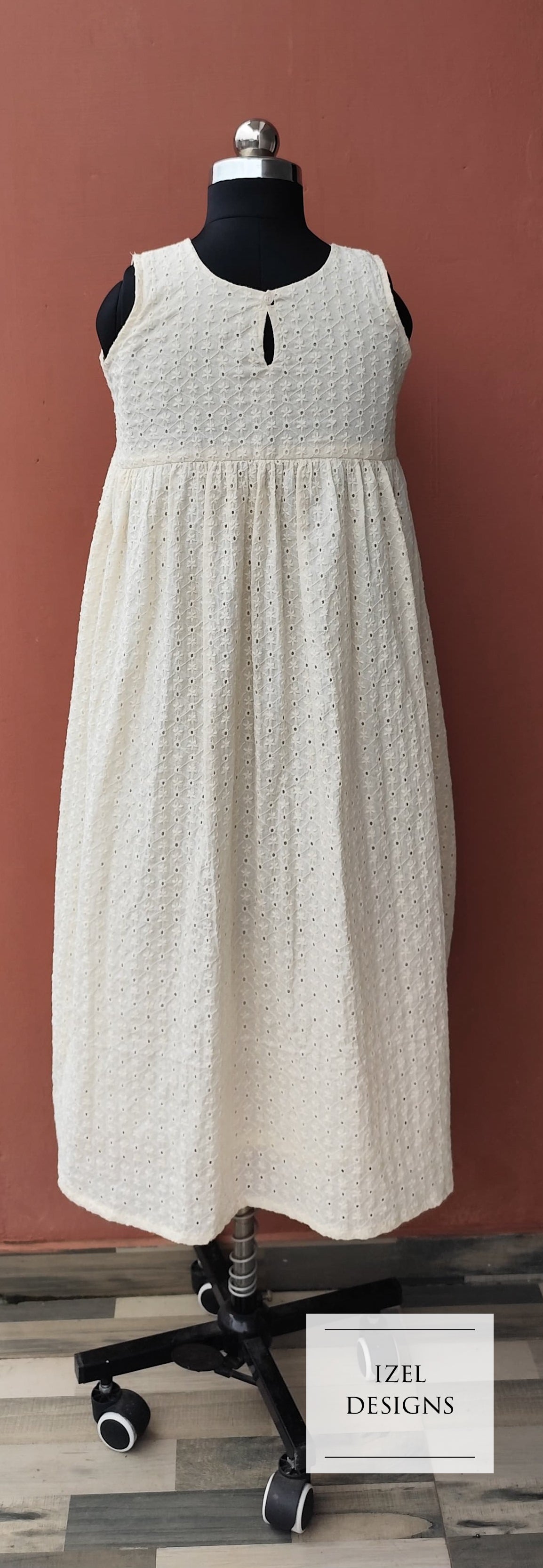 Hand embroidery gathered midi dress