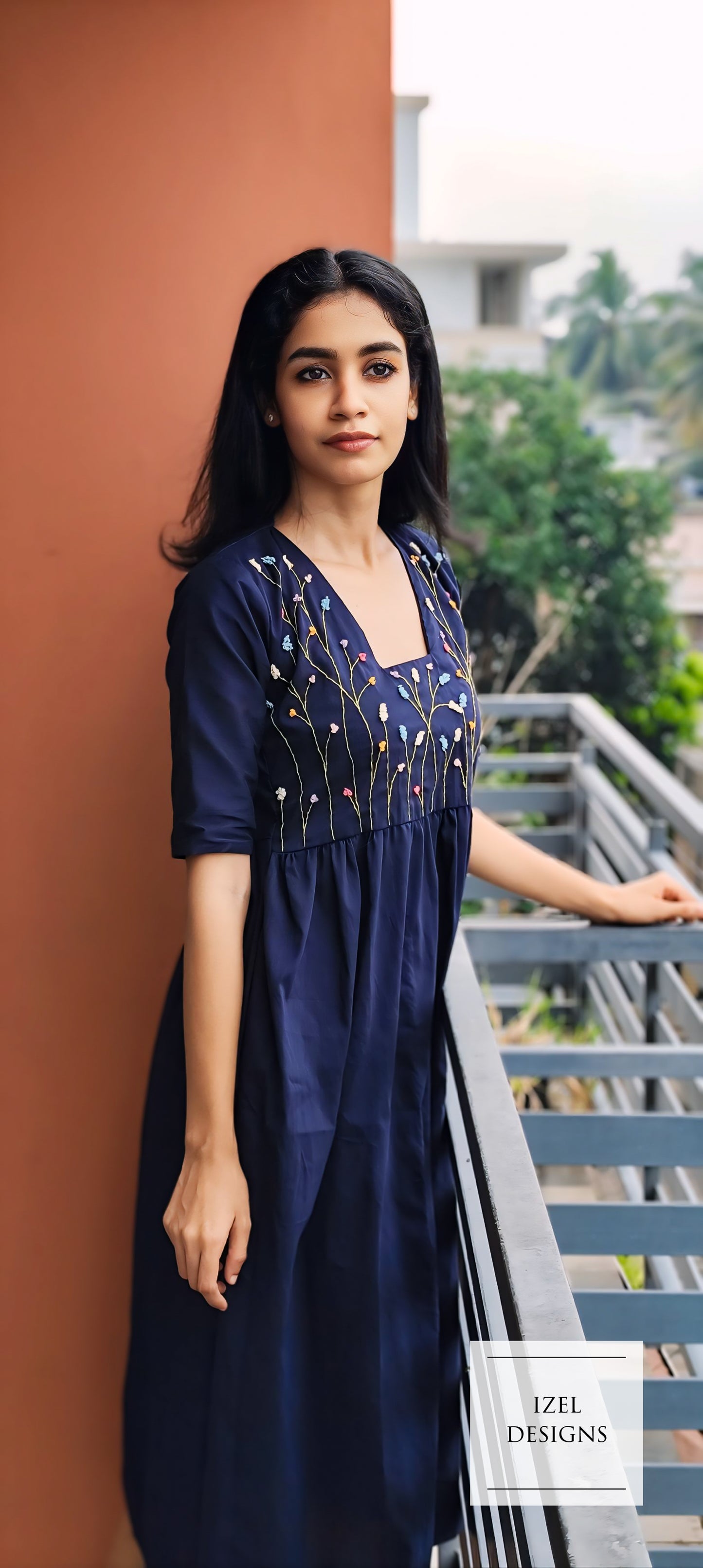 Hand embroidery gathered midi dress
