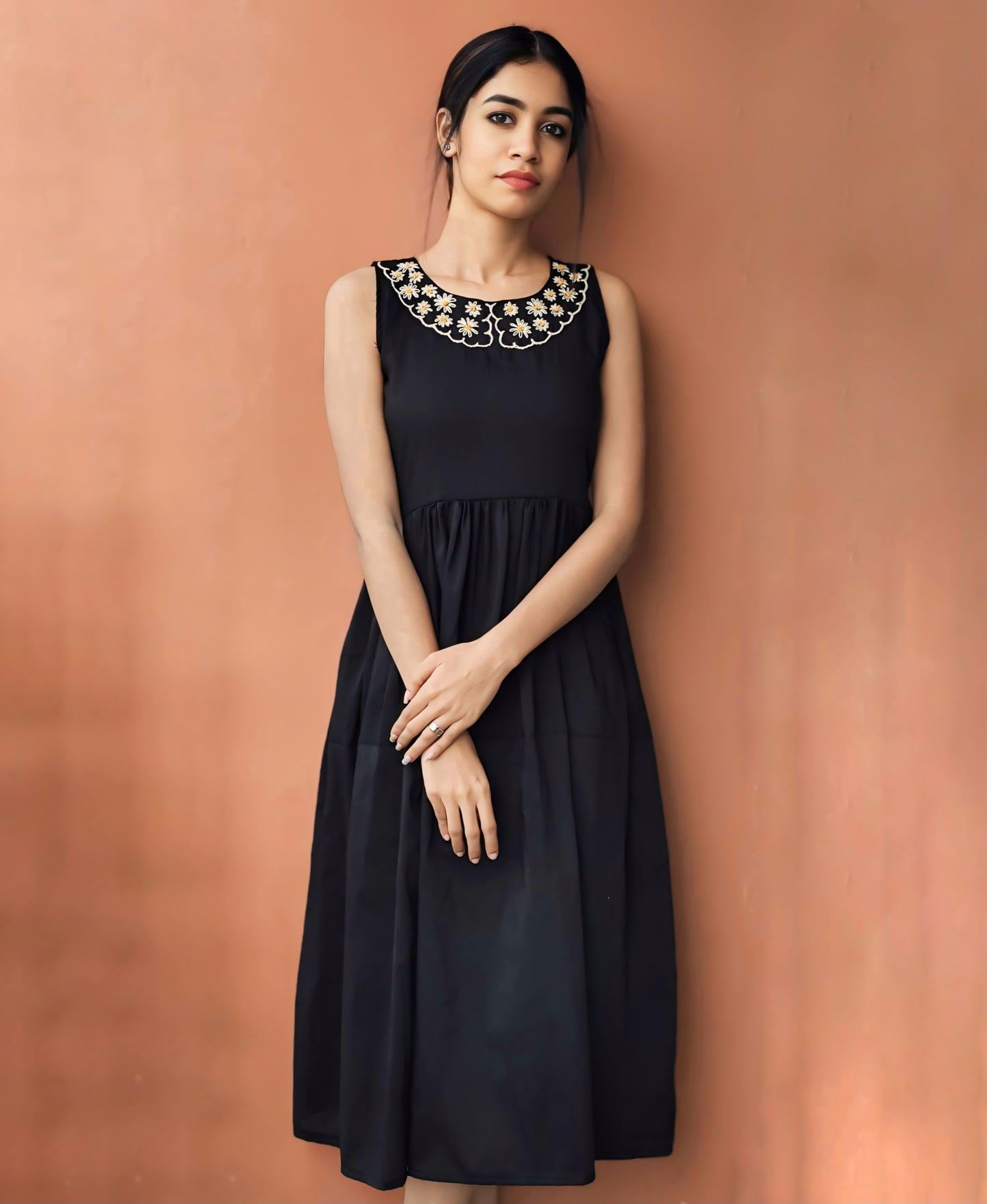 Hand embroidery gathered midi dress