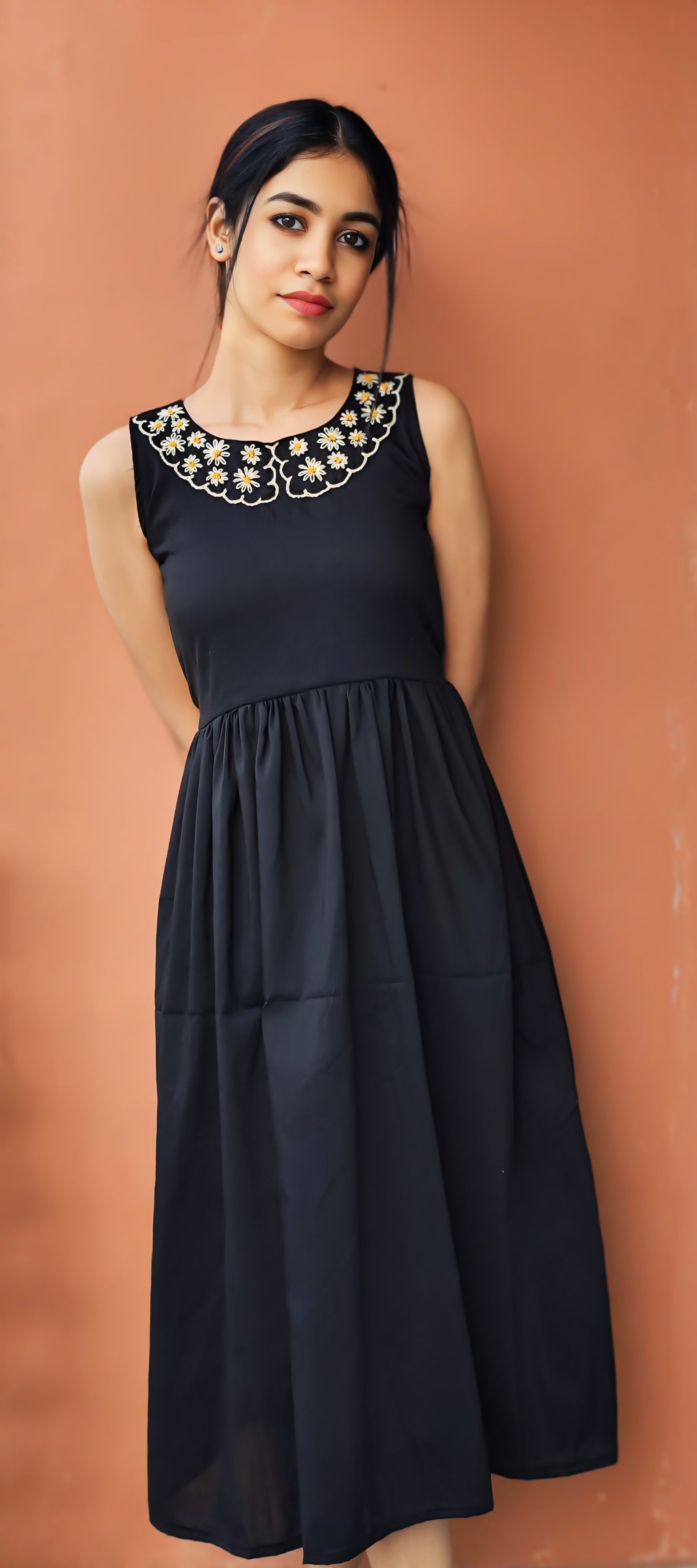 Hand embroidery gathered midi dress