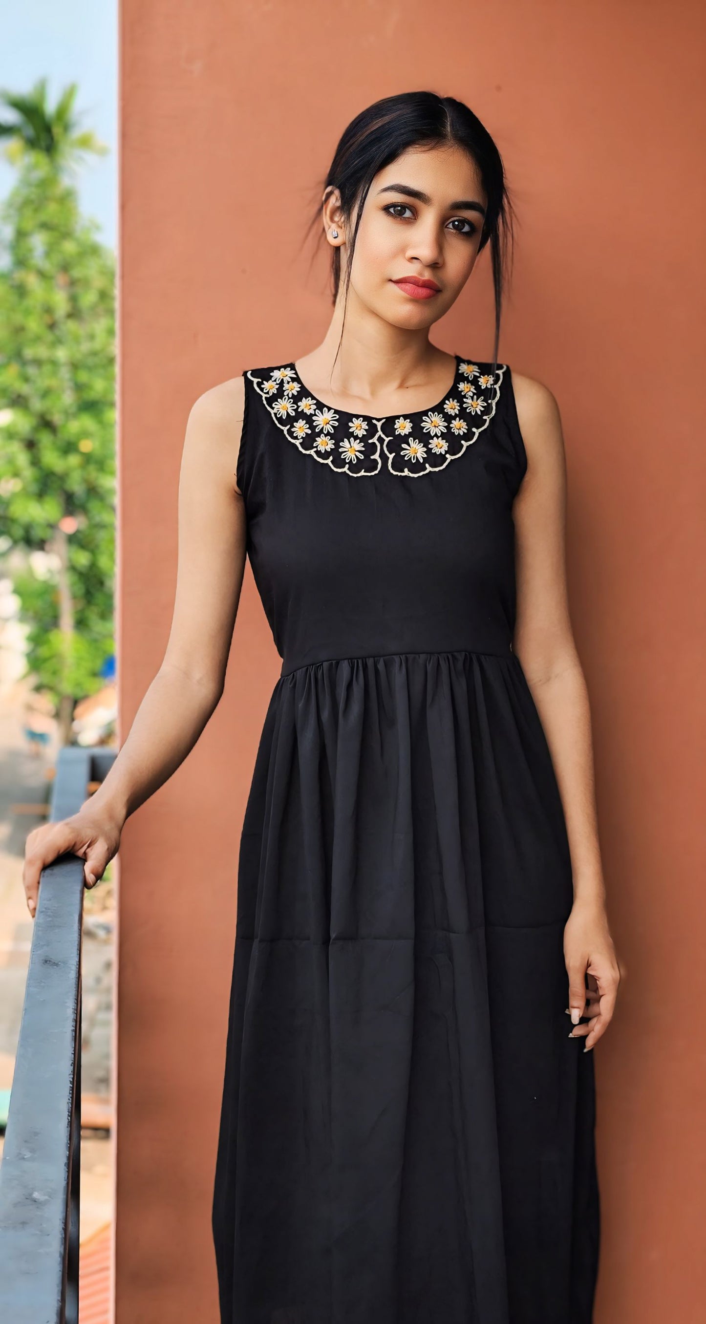Hand embroidery gathered midi dress